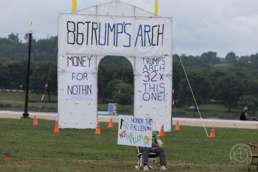 86 Trump's Arch
